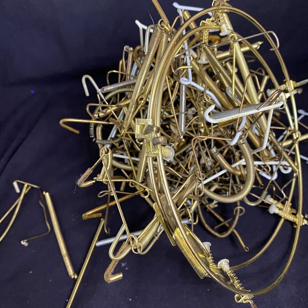 #6895 Metal Plate Hanger Approximately 30 Pieces